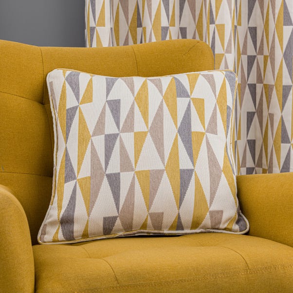  Elements Triangle Cushion