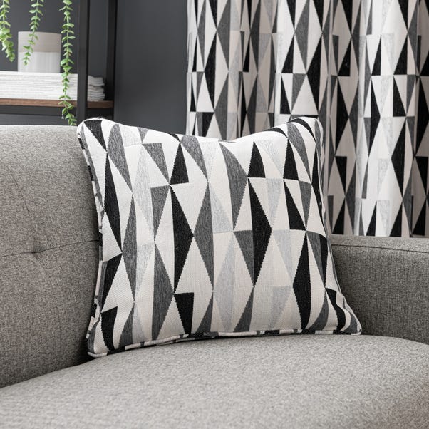  Elements Triangle Cushion