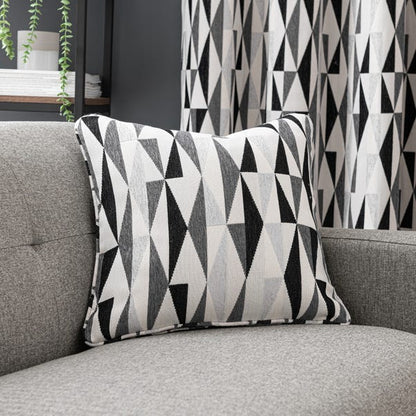  Elements Triangle Cushion