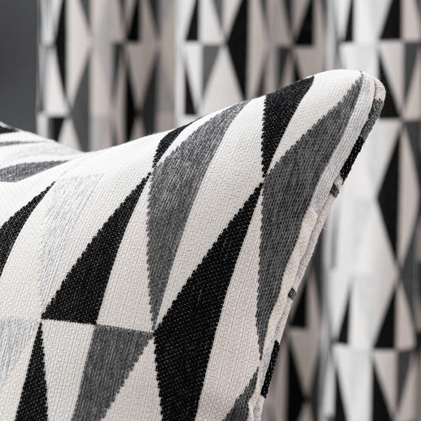  Elements Triangle Cushion